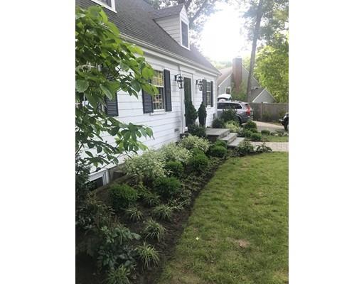 19 Woodridge Road Wellesley, MA 02482 - Photo 34 of 34 a front view of a house with garden