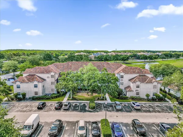 $186,000 | 13803 Fairway Island Drive, Unit 1626, Orlando, FL 32837