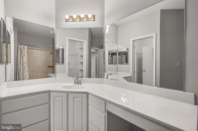 $290,900 | 3916 Penderview Drive, Unit 425, Fairfax, VA 22033