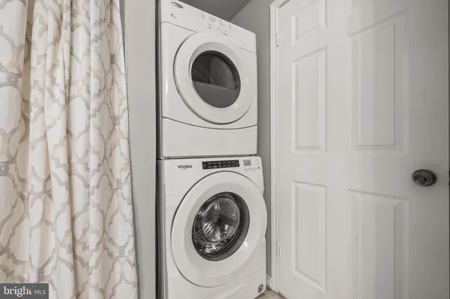 $290,900 | 3916 Penderview Drive, Unit 425, Fairfax, VA 22033