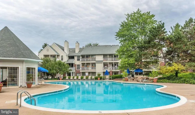 $290,900 | 3916 Penderview Drive, Unit 425, Fairfax, VA 22033