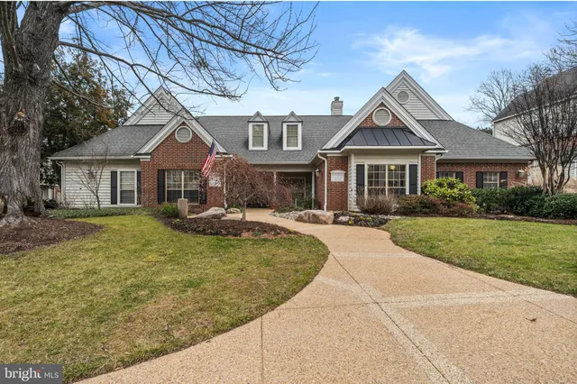 $290,900 | 3916 Penderview Drive, Unit 425, Fairfax, VA 22033