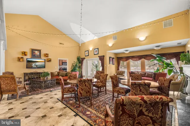 $290,900 | 3916 Penderview Drive, Unit 425, Fairfax, VA 22033