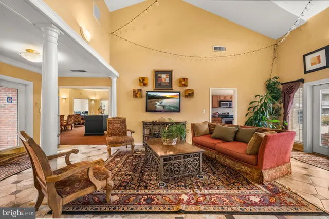 $290,900 | 3916 Penderview Drive, Unit 425, Fairfax, VA 22033