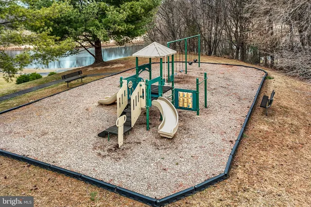 $290,900 | 3916 Penderview Drive, Unit 425, Fairfax, VA 22033