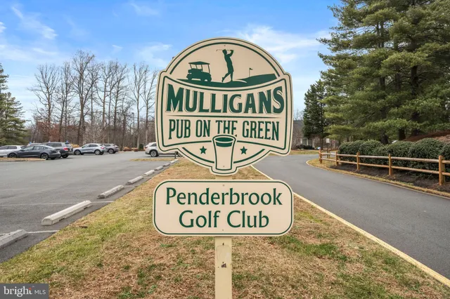 $290,900 | 3916 Penderview Drive, Unit 425, Fairfax, VA 22033