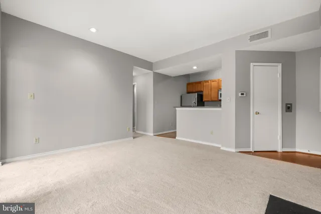 $290,900 | 3916 Penderview Drive, Unit 425, Fairfax, VA 22033