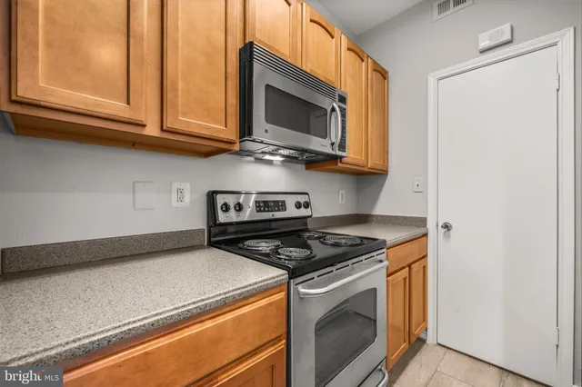 $290,900 | 3916 Penderview Drive, Unit 425, Fairfax, VA 22033