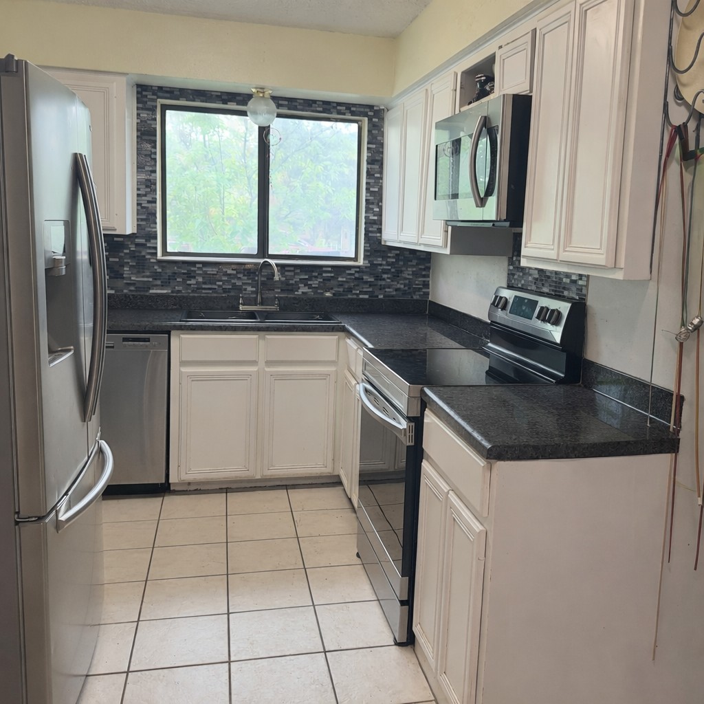 1704 Walnut Street Georgetown, TX 78626 - Photo 3 of 10 Cleaned by AI