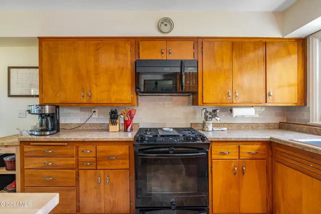 $392,000 | 47 Old Ox Road, Bethlehem, NY 12054