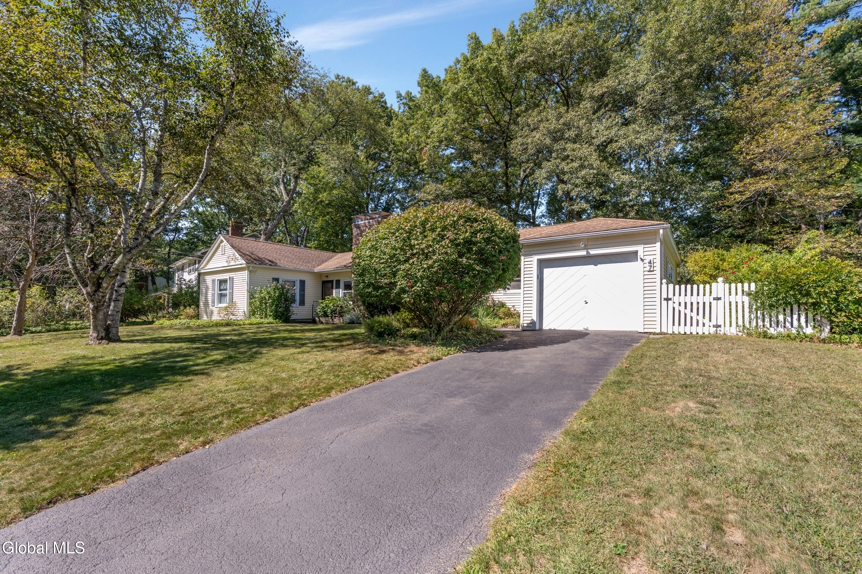 47 Old Ox Road Bethlehem, NY 12054 - Photo 2 of 36 002-47-Old-Ox-Rd