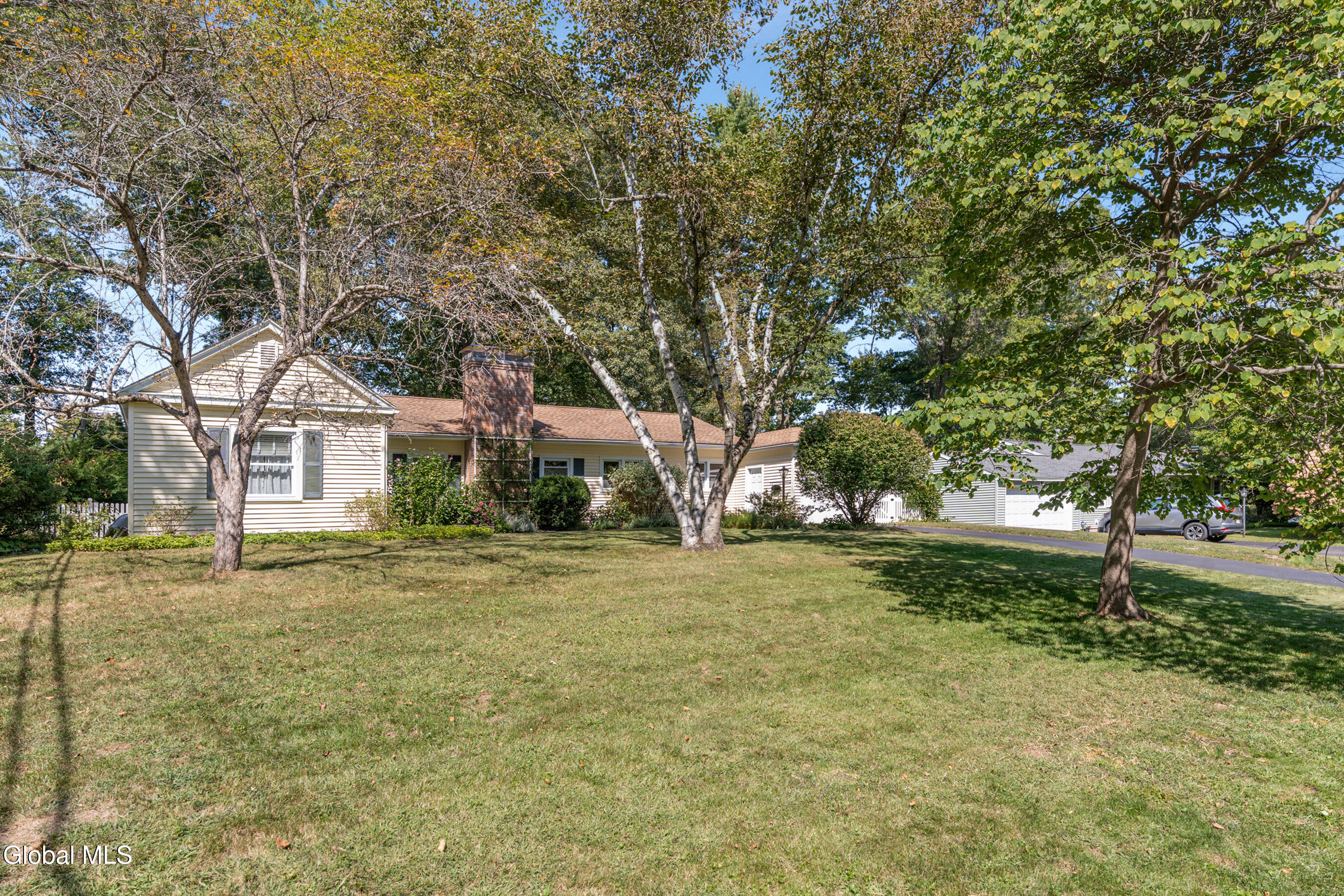 47 Old Ox Road Bethlehem, NY 12054 - Photo 4 of 36 007-47-Old-Ox-Rd