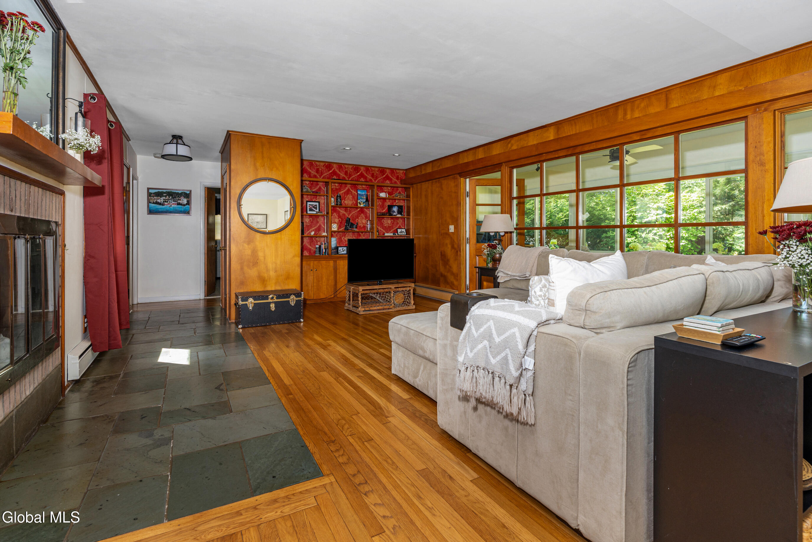 47 Old Ox Road Bethlehem, NY 12054 - Photo 8 of 36 013-47-Old-Ox-Rd