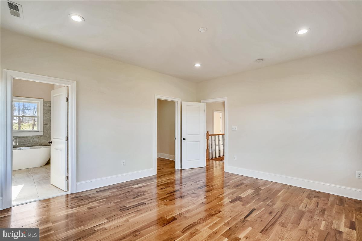 5194 Leeds Manor Road Hume, VA 22639 - Photo 23 of 50 Primary bedroom w/private bath and walk-in closet