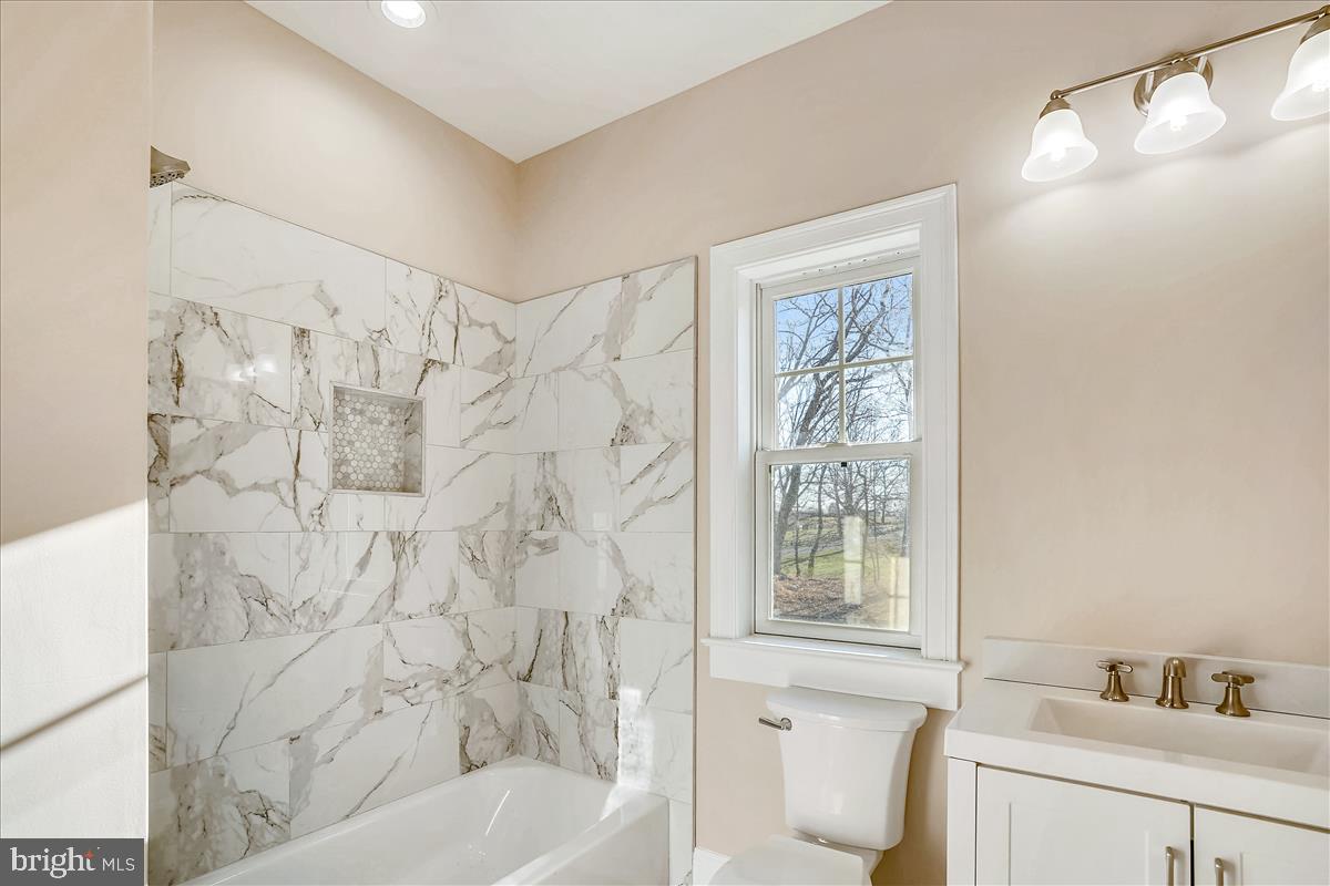 5194 Leeds Manor Road Hume, VA 22639 - Photo 29 of 50 Second level hall bath