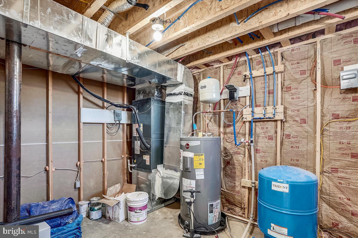 5194 Leeds Manor Road Hume, VA 22639 - Photo 39 of 50 Utility room
