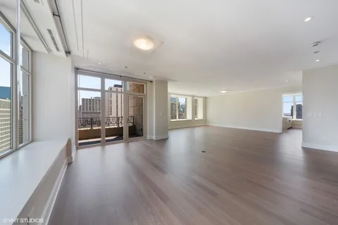$1,475,000 | 118 East Erie Street, Unit 28E, Chicago, IL 60611