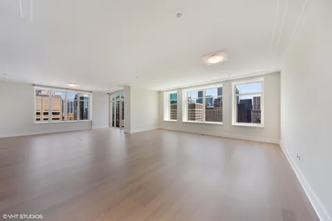 $1,475,000 | 118 East Erie Street, Unit 28E, Chicago, IL 60611