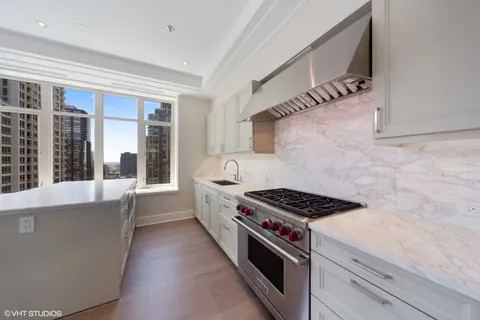 $1,475,000 | 118 East Erie Street, Unit 28E, Chicago, IL 60611