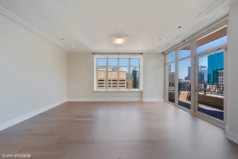 $1,475,000 | 118 East Erie Street, Unit 28E, Chicago, IL 60611