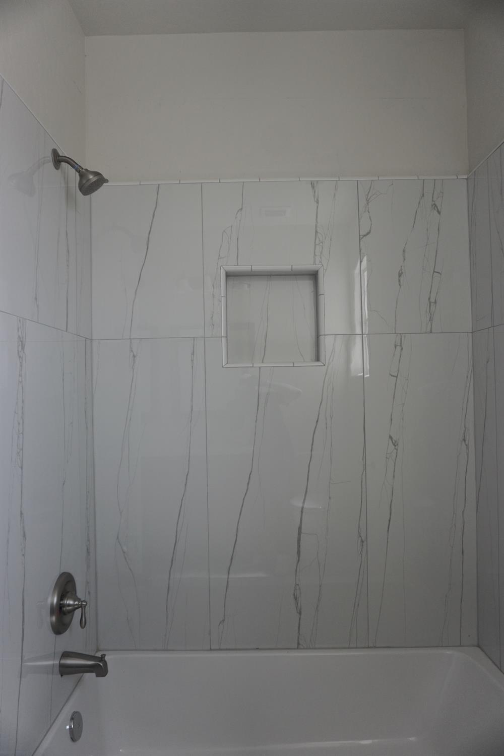 16398 Road 37 Madera, CA 93636 - Photo 15 of 23 a bathroom with a bathtub