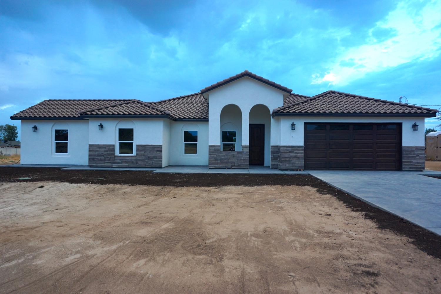 16398 Road 37 Madera, CA 93636 - Photo 2 of 23 a front view of a house with a yard