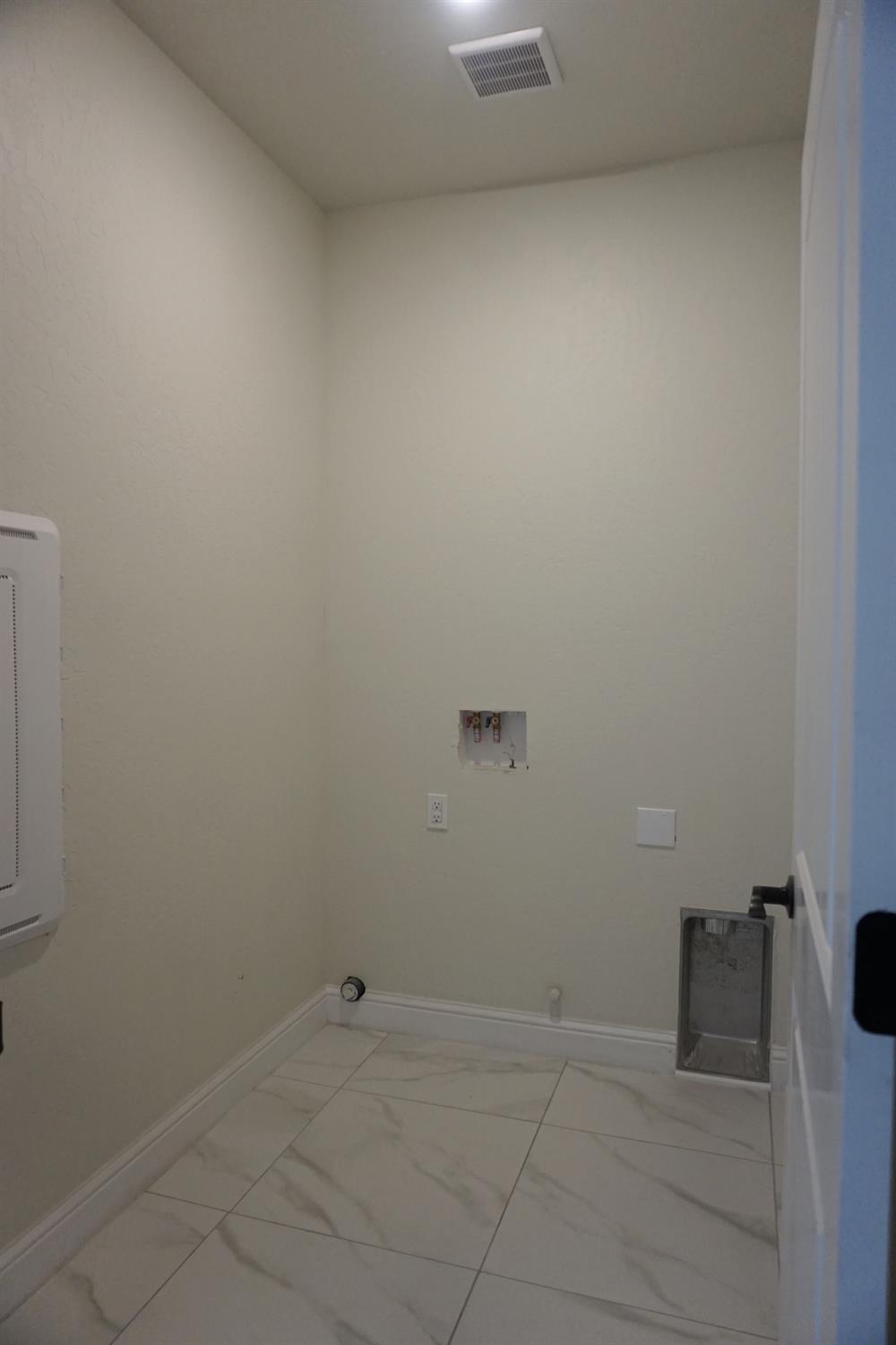 16398 Road 37 Madera, CA 93636 - Photo 6 of 23 a view of a room