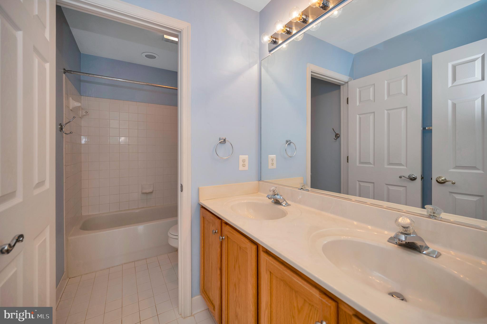 6471 Stoney Road Midland, VA 22728 - Photo 34 of 67 Hallway full bath