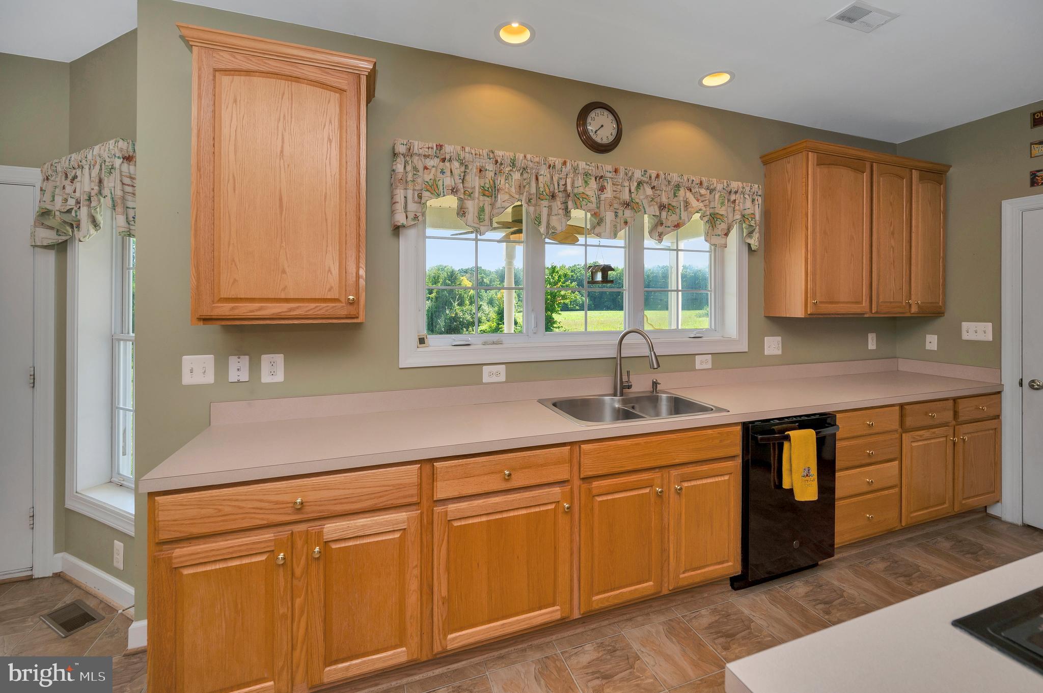 6471 Stoney Road Midland, VA 22728 - Photo 9 of 67 Back wall of kitchen
