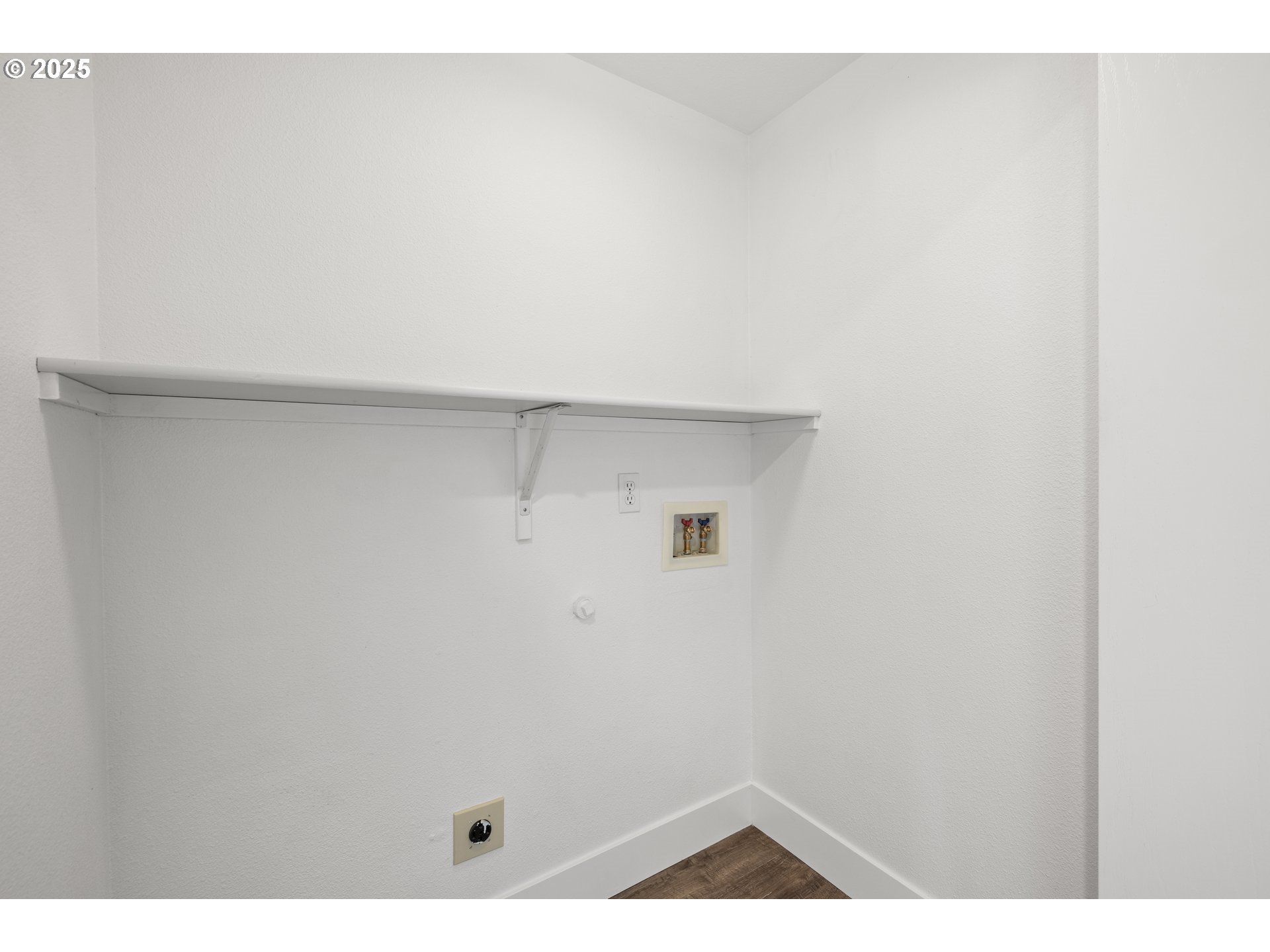 7243 Southwest Applegate Drive Beaverton, OR 97007 - Photo 25 of 39 a view of an empty room