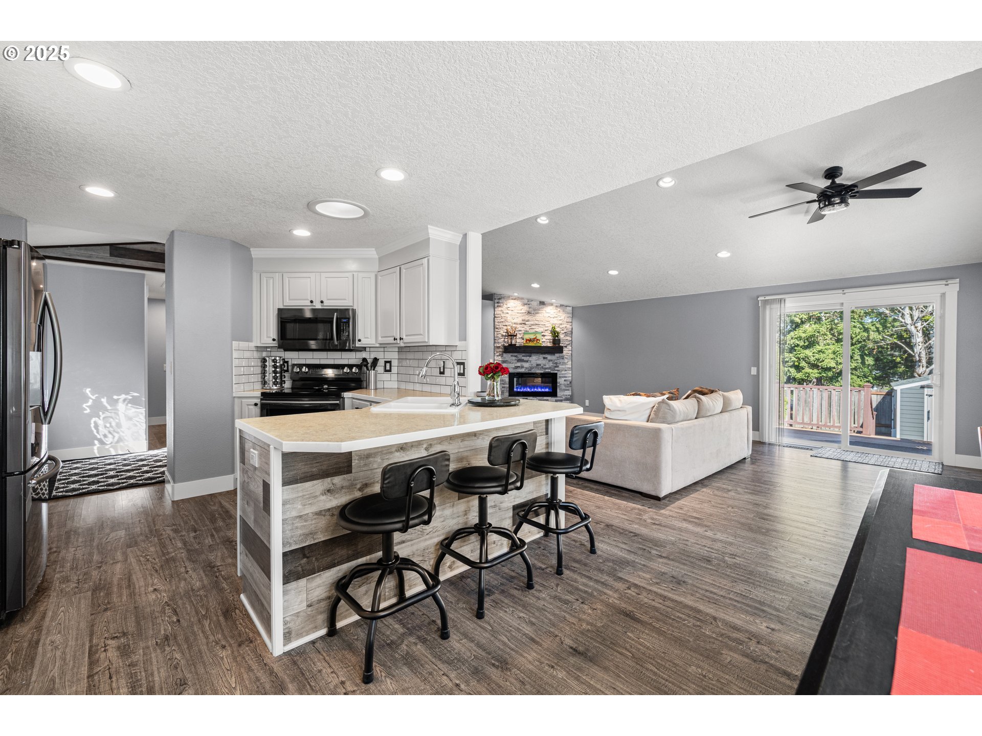7243 Southwest Applegate Drive Beaverton, OR 97007 - Photo 10 of 39 a kitchen with a table chairs refrigerator and microwave