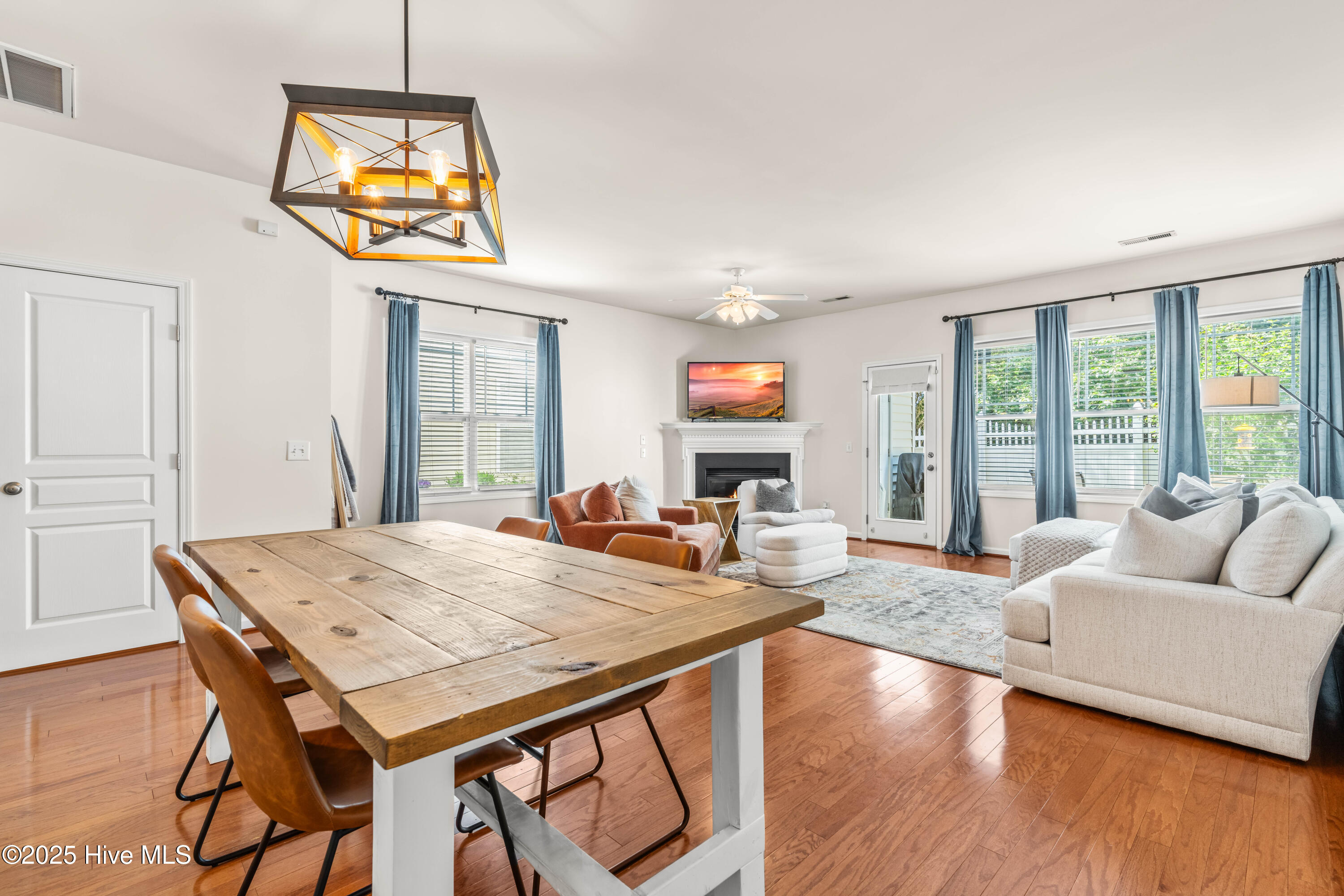 2635 Asher View Court Raleigh, NC 27606 - Photo 4 of 31 DSC05797