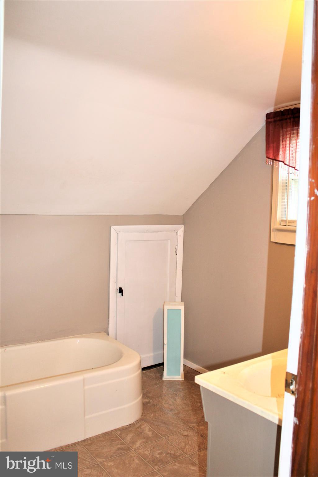 14706 Winchester Road Southwest Cresaptown, MD 21502 - Photo 28 of 39 Upper Level Full Bath 1 View
