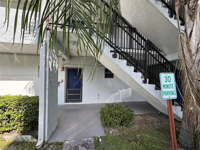 a view of entryway with a front door