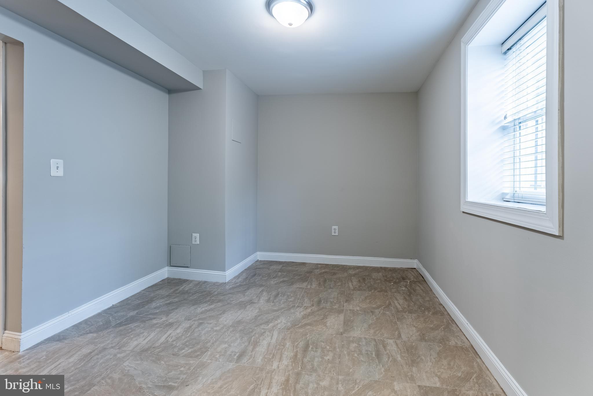 1840 D Street Northeast, Unit 1 Washington, DC 20002 - Photo 32 of 40 an empty room with a window
