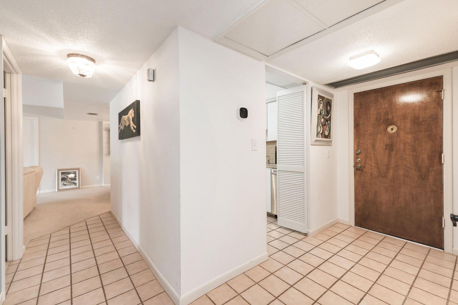 1111 South Ocean Boulevard, Unit 317 Boca Raton, FL 33432 - Photo 6 of 46 Foyer