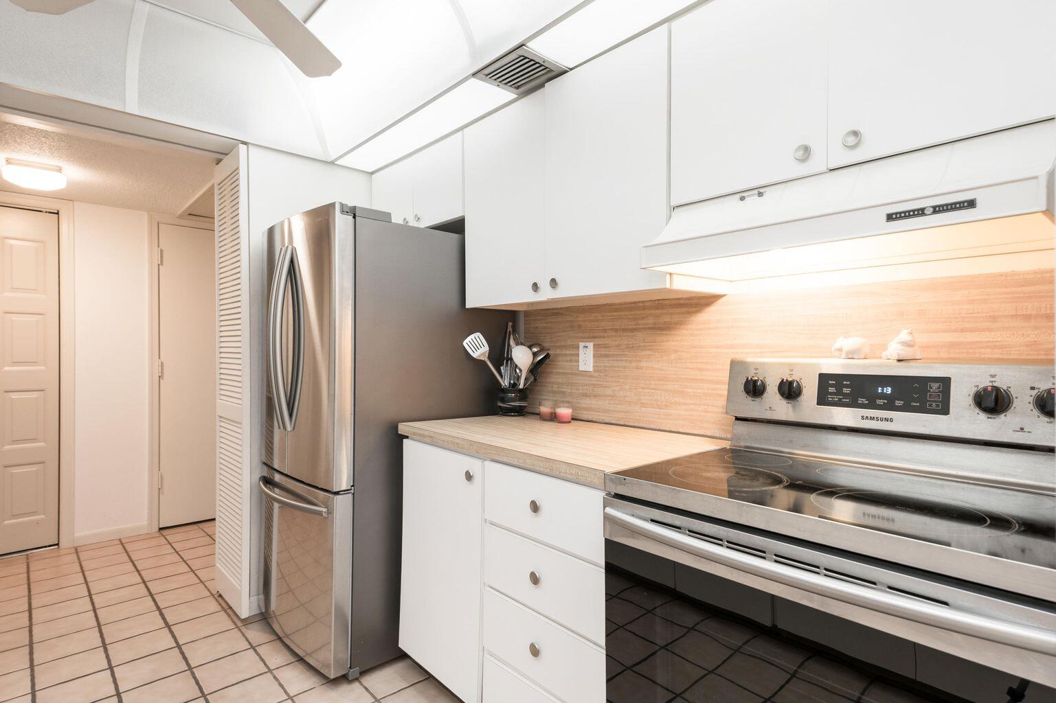 1111 South Ocean Boulevard, Unit 317 Boca Raton, FL 33432 - Photo 7 of 46 Kitchen