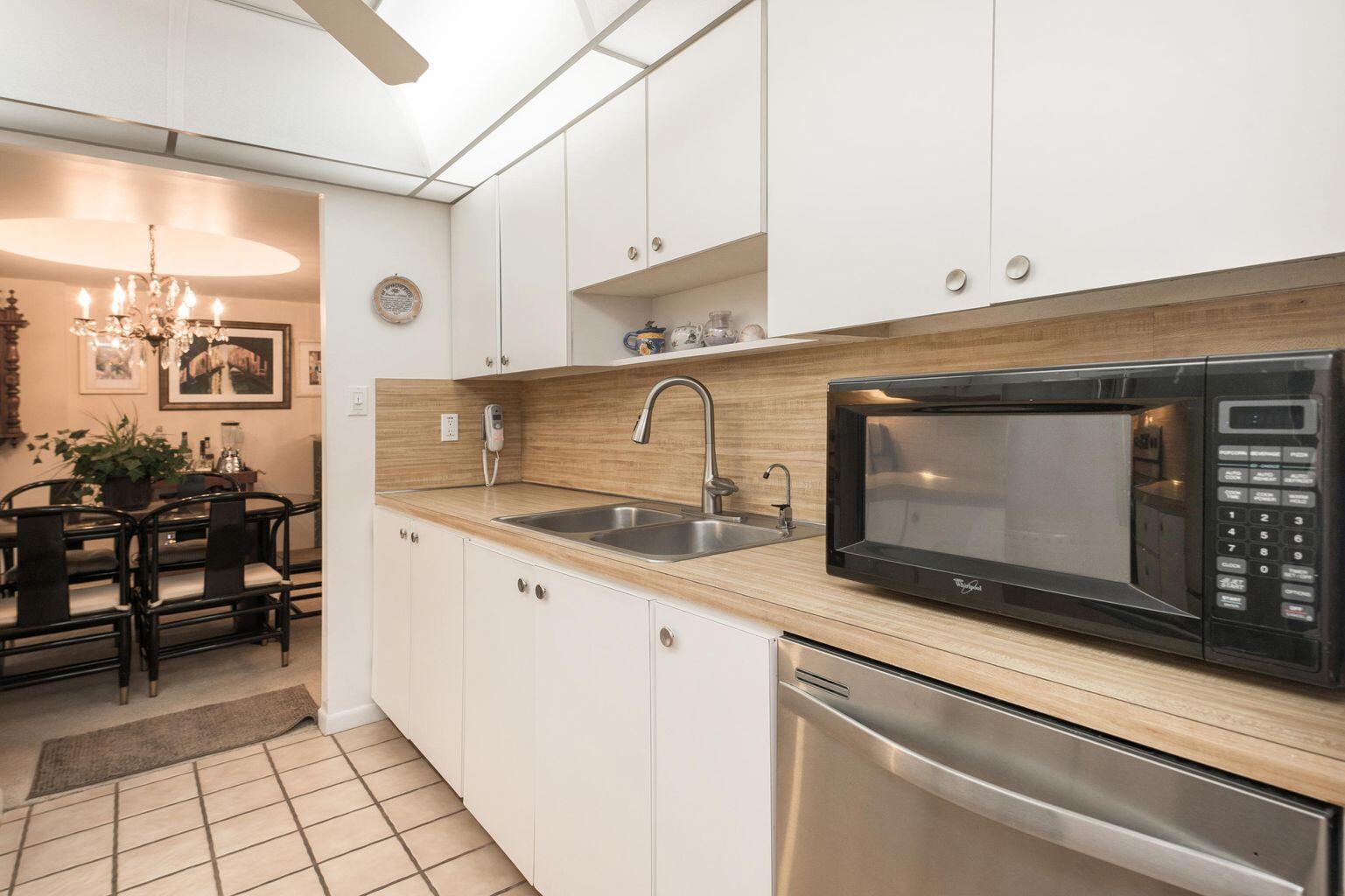 1111 South Ocean Boulevard, Unit 317 Boca Raton, FL 33432 - Photo 9 of 46 Kitchen