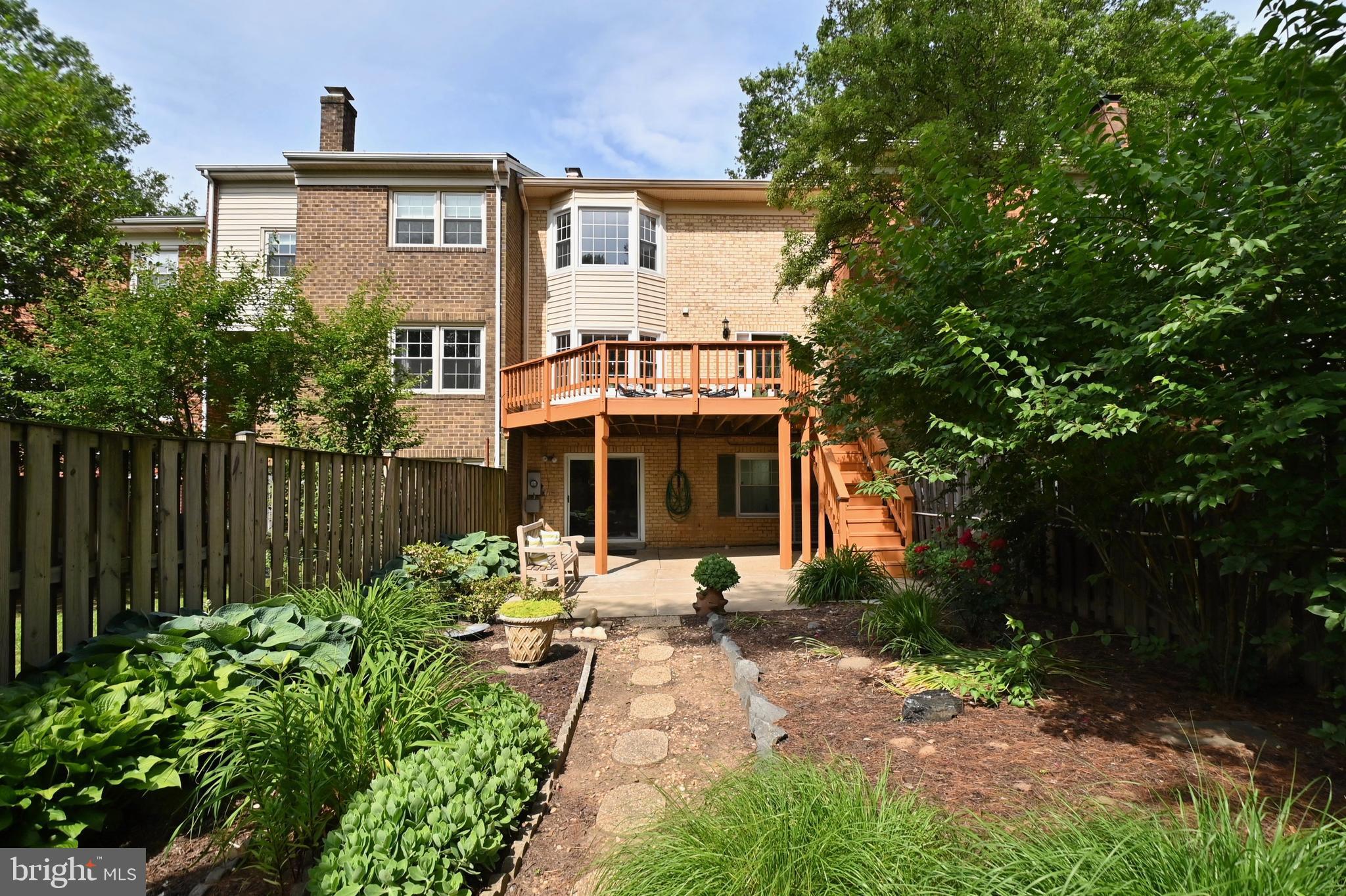 1012 Moorefield Creek Road Southwest Vienna, VA 22180 - Photo 11 of 35 Gallery Image 11