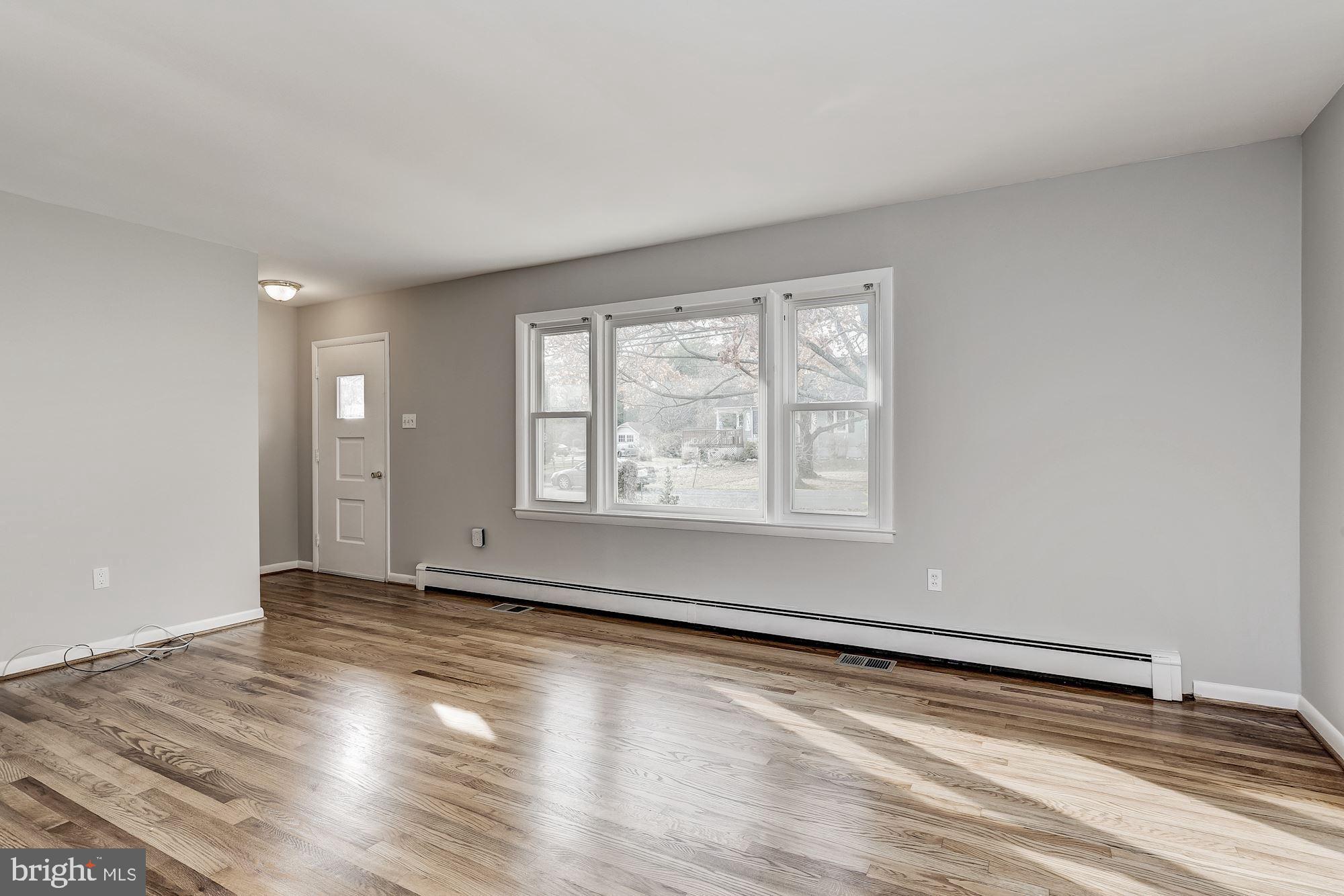 15609 Haynes Road Laurel, MD 20707 - Photo 3 of 22 Living Room