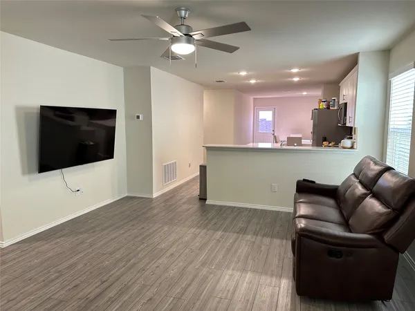 $1,900 | 333 Grenada Lk Drive, Princeton, TX 75407