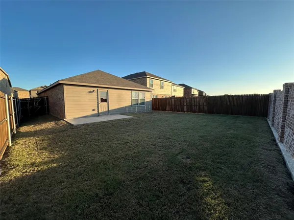 $1,900 | 333 Grenada Lk Drive, Princeton, TX 75407