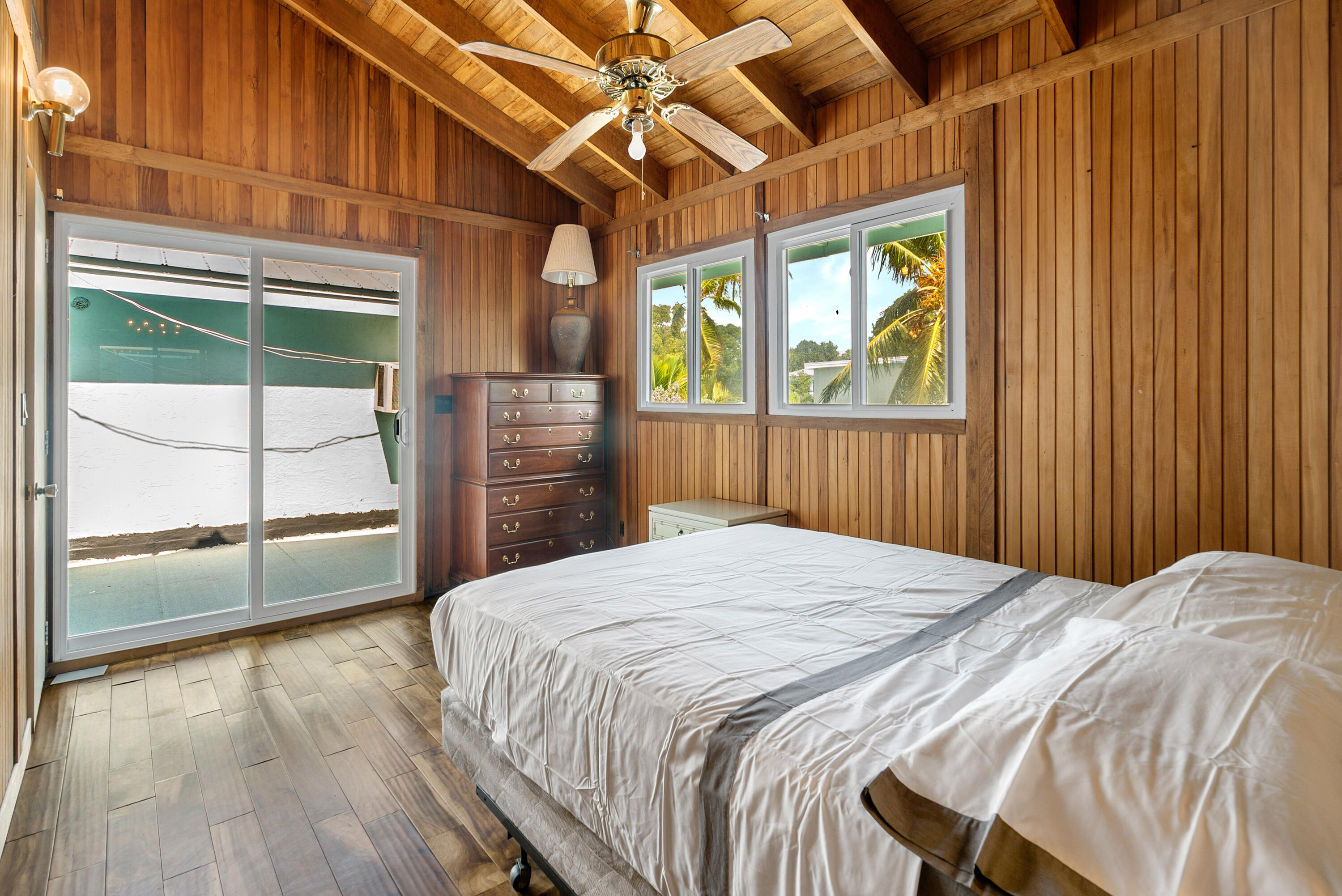 18 North Channel Drive Key Largo, FL 33037 - Photo 14 of 40 a bed sitting in a bedroom next to a window