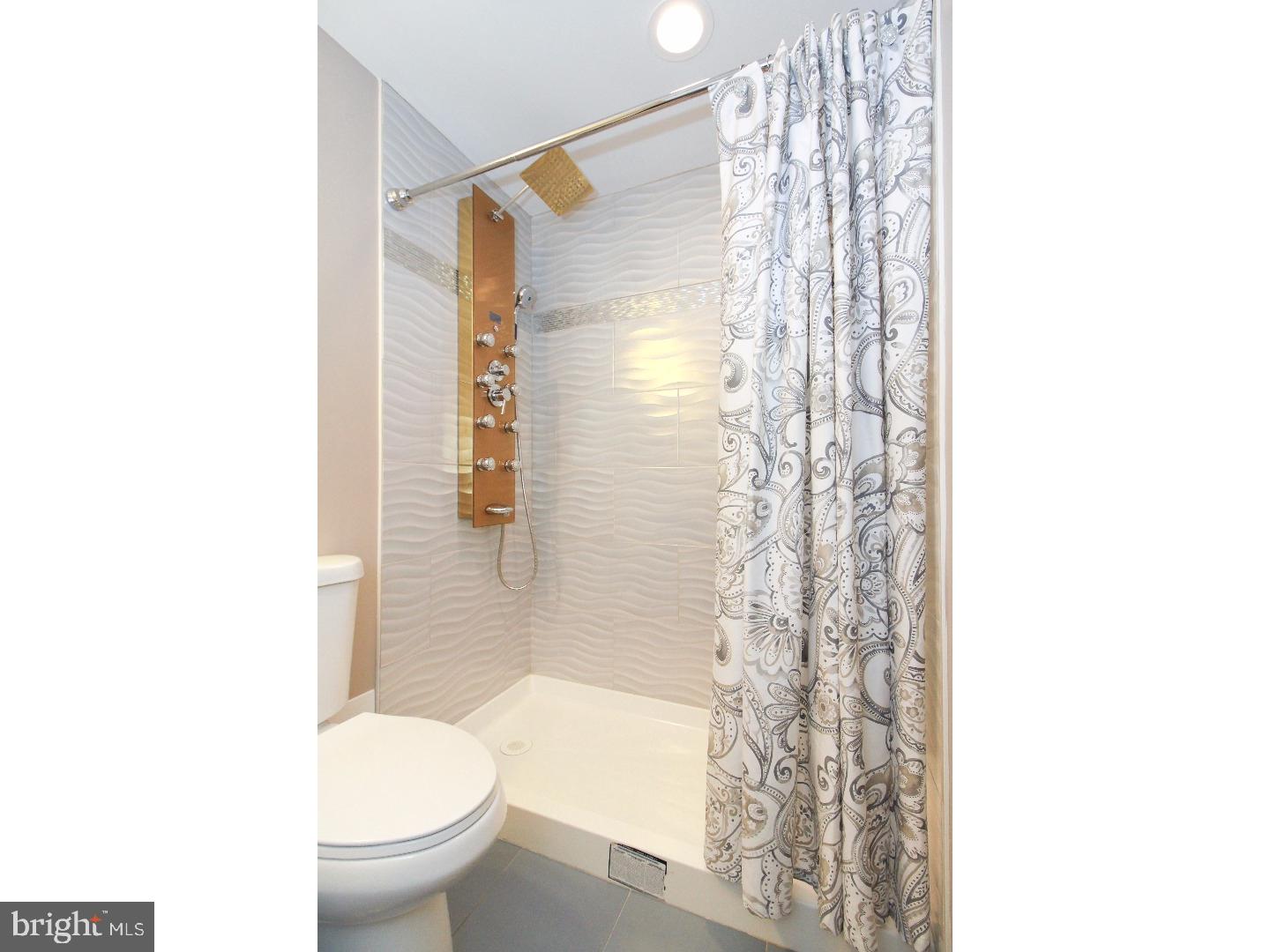40 Plumtree Road Levittown, PA 19056 - Photo 14 of 25 Bathroom