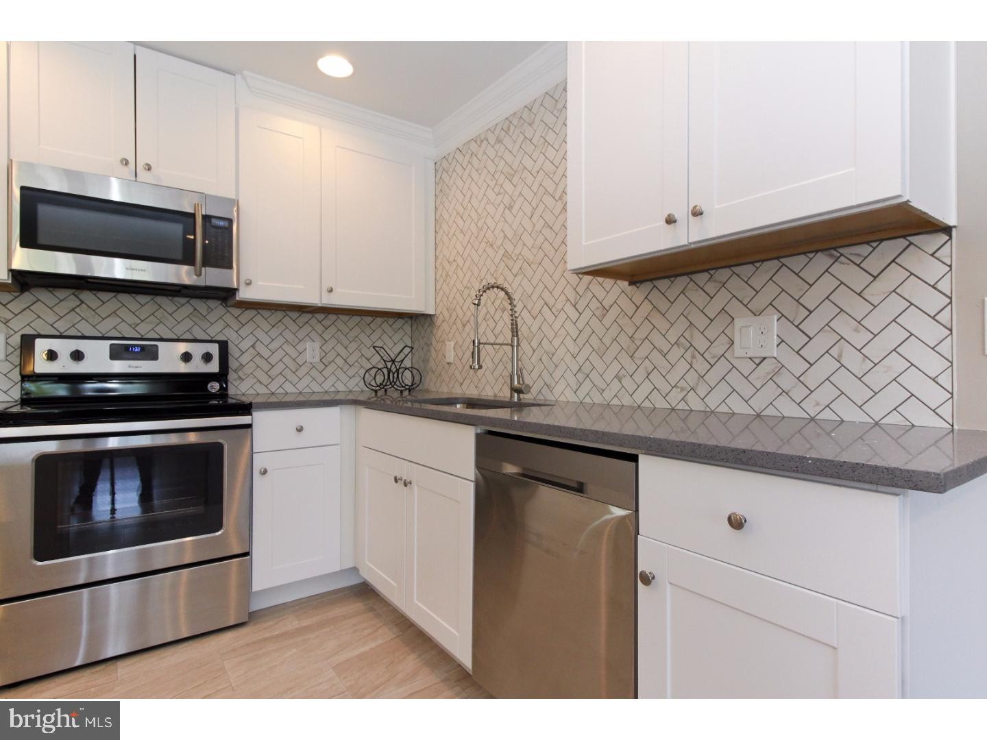 40 Plumtree Road Levittown, PA 19056 - Photo 9 of 25 Kitchen