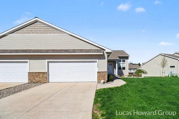 $270,000 | 1249 South Village Circle, Kalamazoo, MI 49009