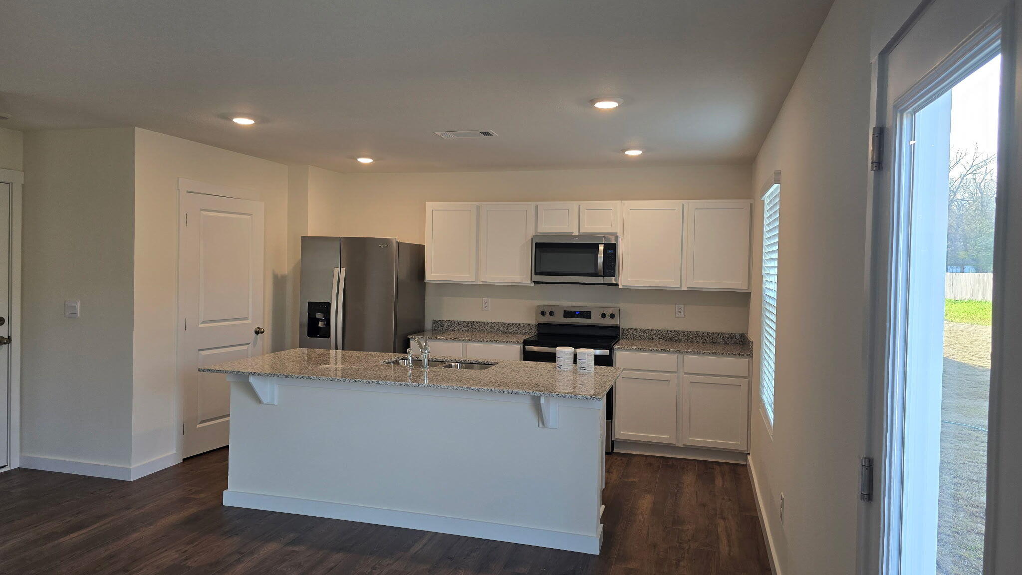 173 Fox Den Circle Dalton, GA 30721 - Photo 3 of 6 5248980787368862928