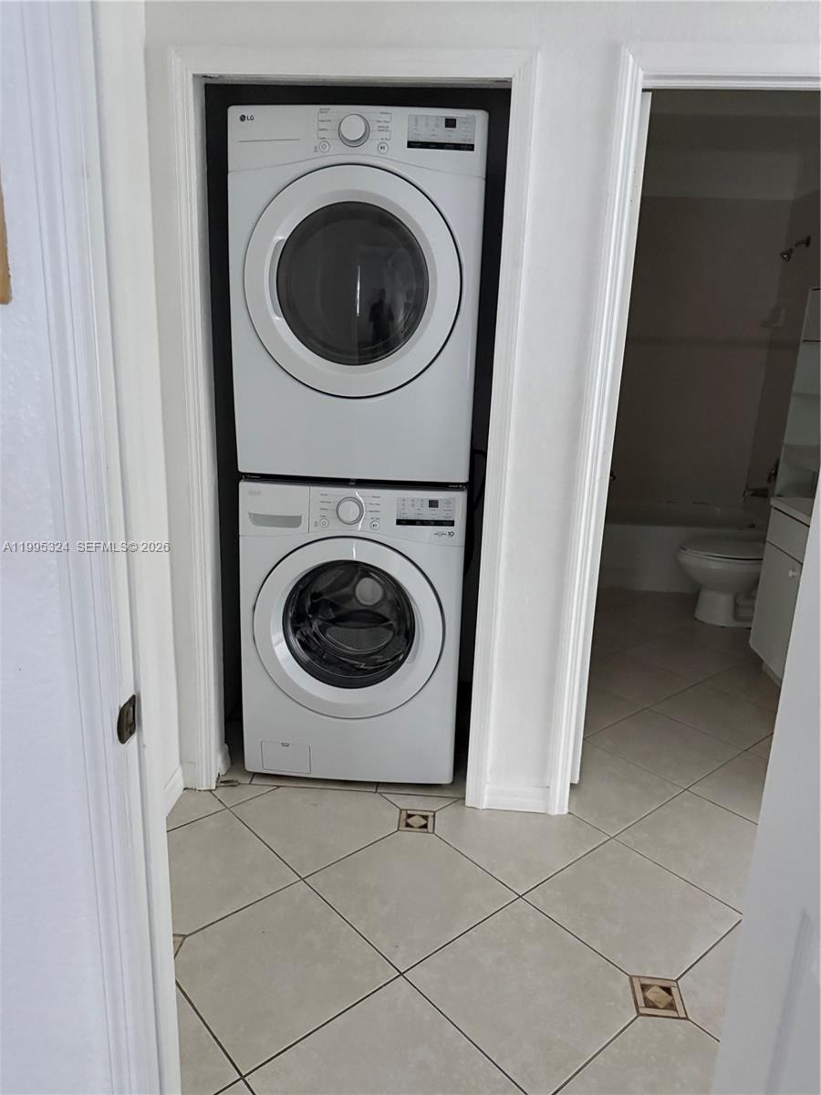 27270 Southwest 138th Court, Unit 1 Homestead, FL 33032 - Photo 6 of 8 a utility room with dryer and washer