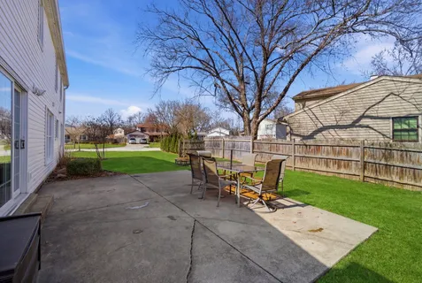 $525,000 | 628 Carriageway Drive, Buffalo Grove, IL 60089