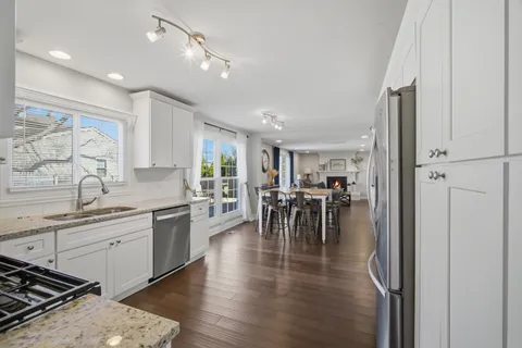 $525,000 | 628 Carriageway Drive, Buffalo Grove, IL 60089